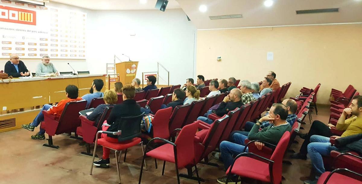 Momento de la asamblea de delegados y delegadas del sector químico.