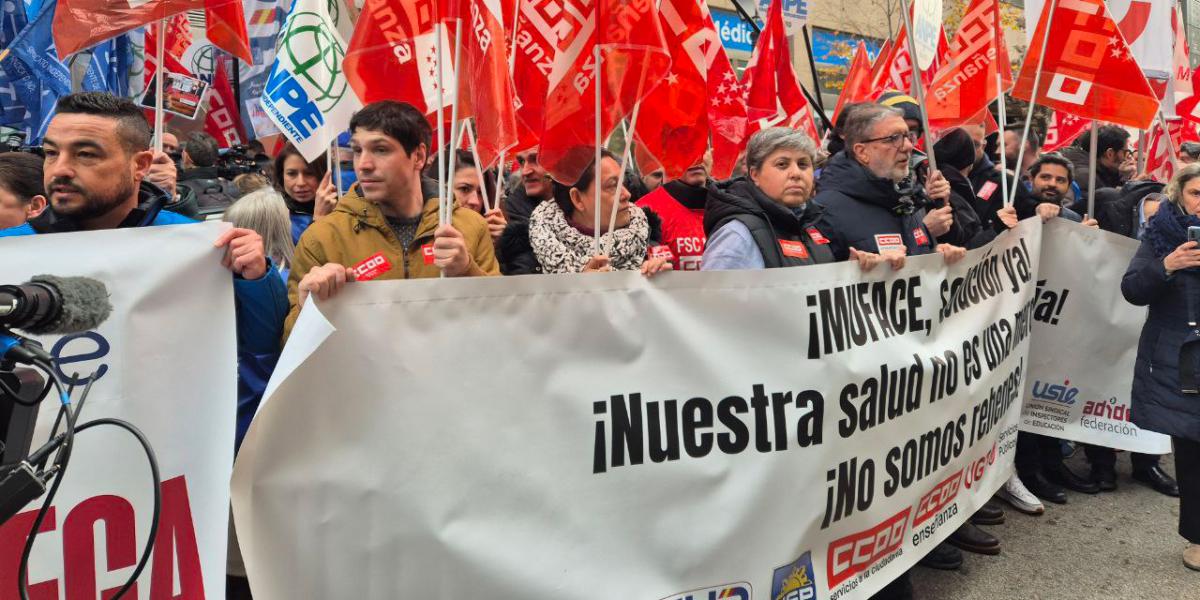 Miles de personas se manifiestan por una pronta solucin para MUFACE