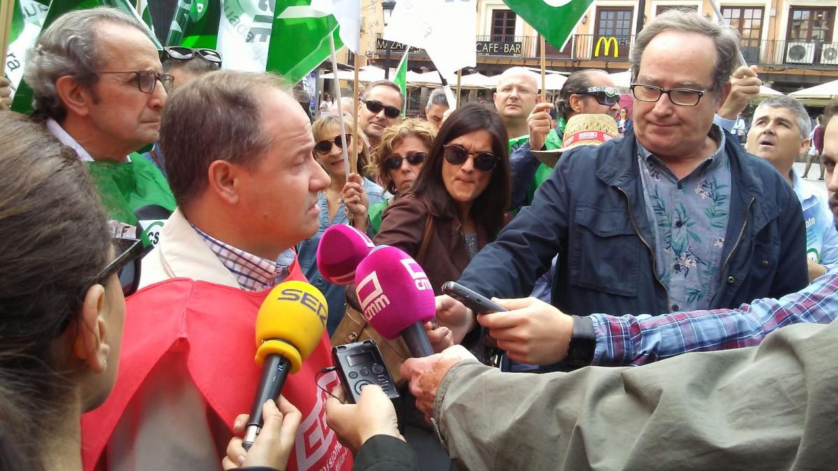 Concentración en Toledo (11/6/2018) José Manuel Vera (CCOO) atendiendo a los medios