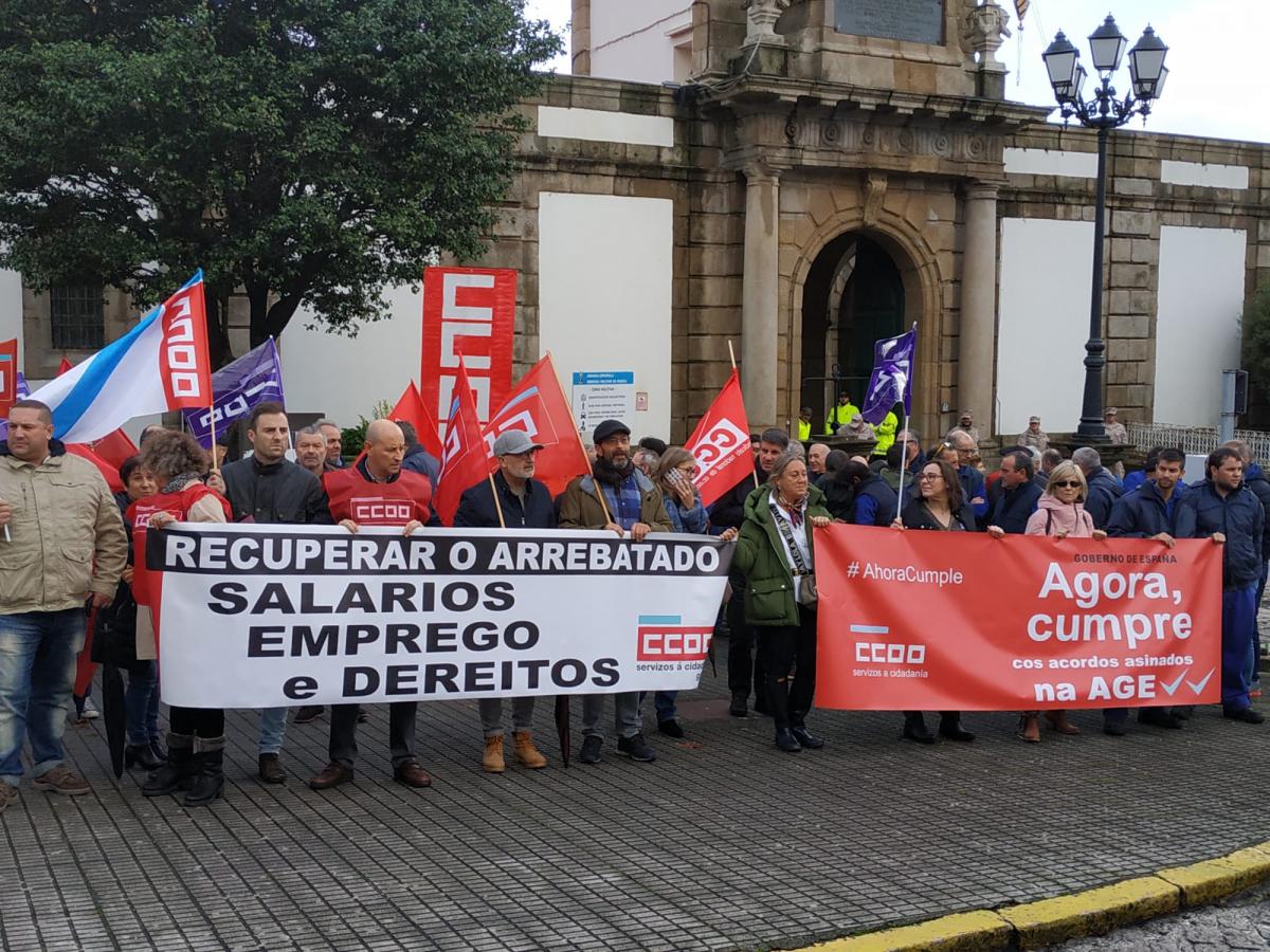 Concentración de ayer de trabajadoresy trabajadoras de Defensa en Ferrol para exigir el cumplimiento de los últimos acuerdos pactados y firmados con el Gobierno