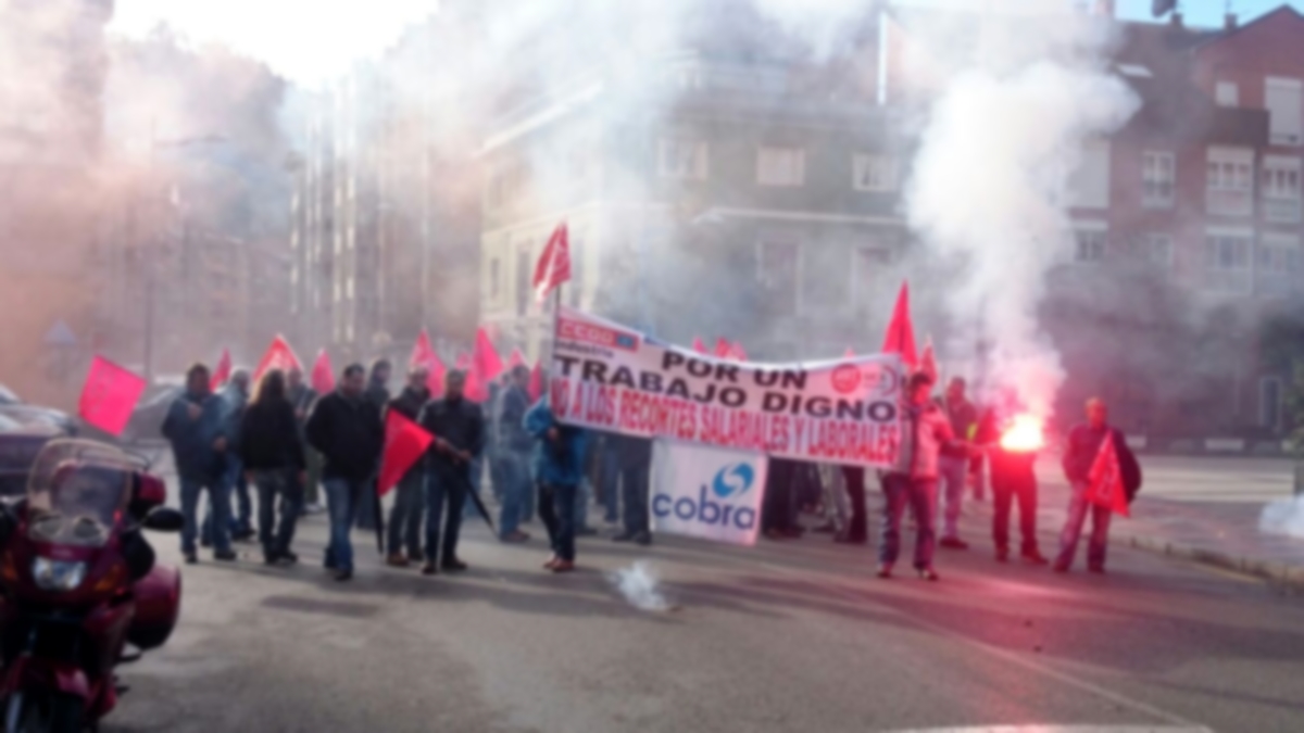 Concentración trabajadores de Cobra en Mieres Eo.N