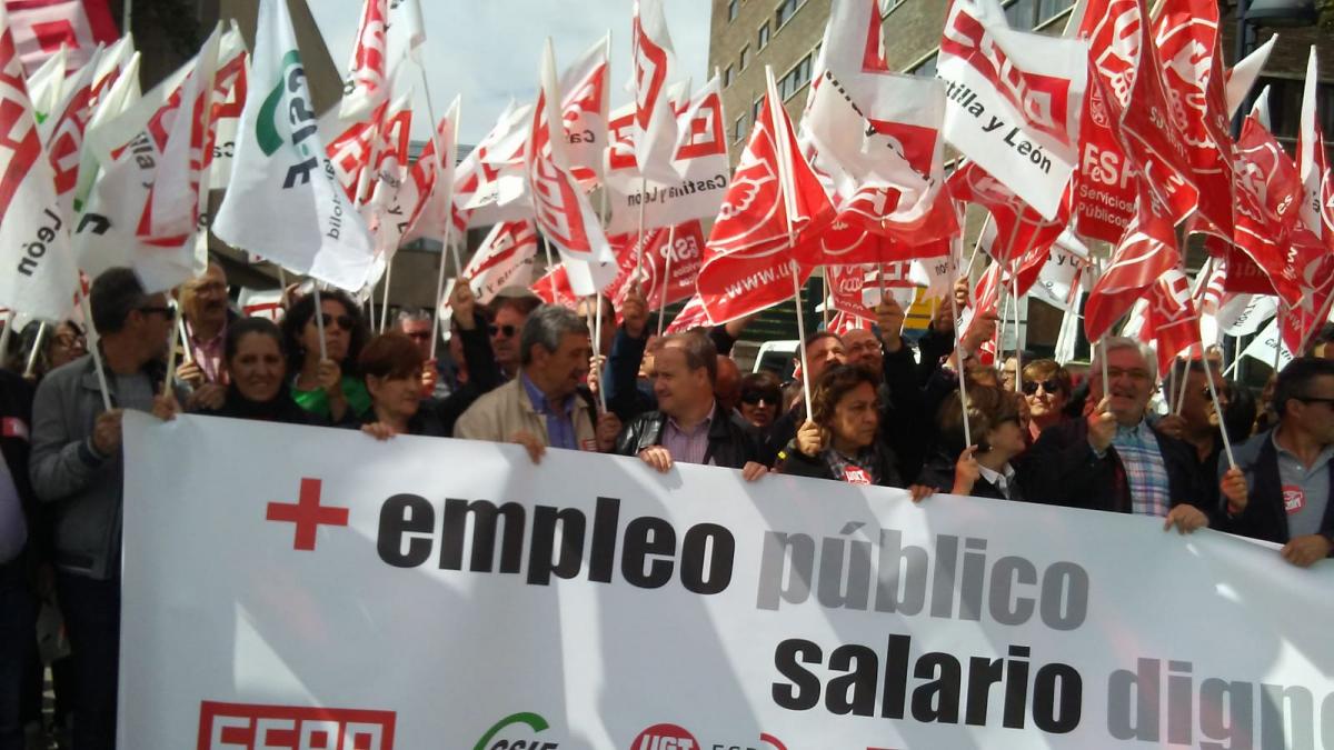 Concentración en Valladolid de empleados y empleadas públicas