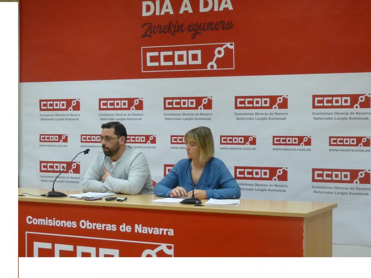 Josema Romeo y Eva Ciaurriz presentando el informe de la industria Navarra