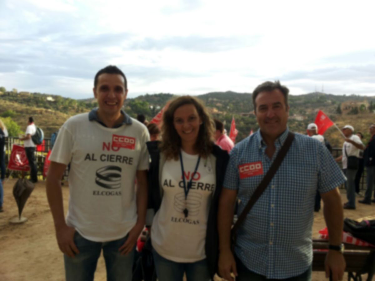 Ángel León(d) con compañeros de CCOO en Elcogas 